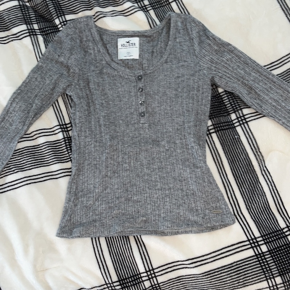Hollister long sleeve shirt gray size: small